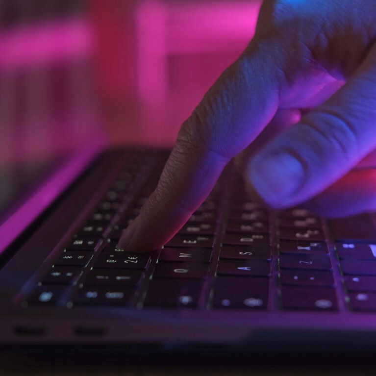 Services informatiques chez vous (pour les particuliers, les auto-entrepreneurs)